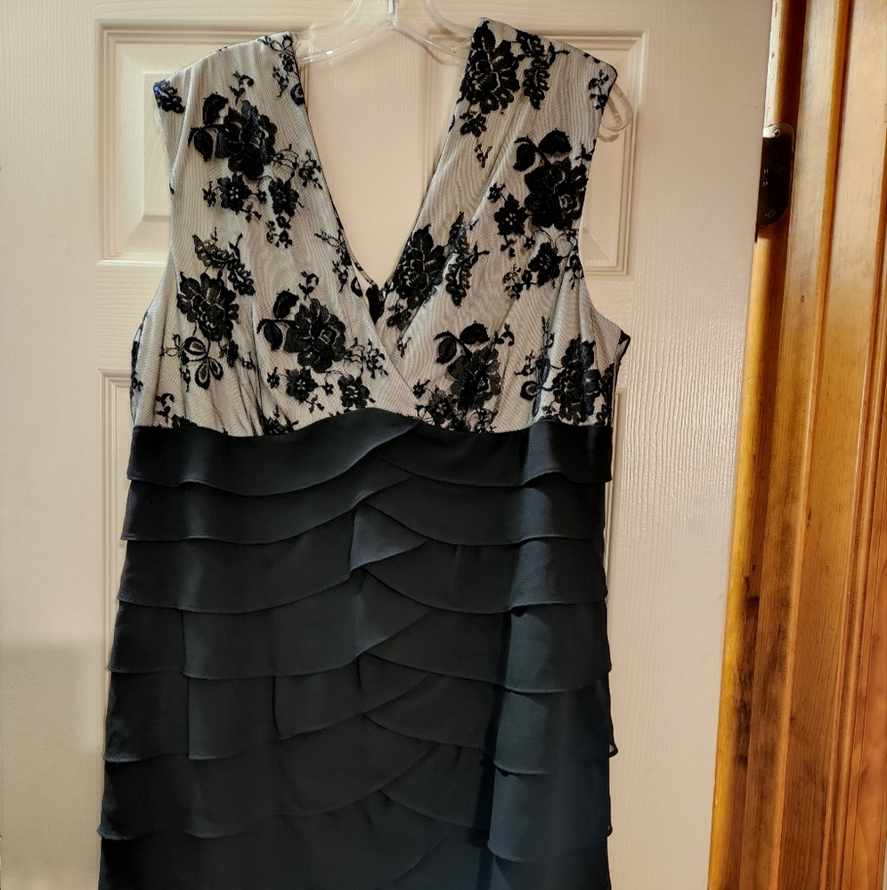 Scarlett Nite Woman black lace dress
